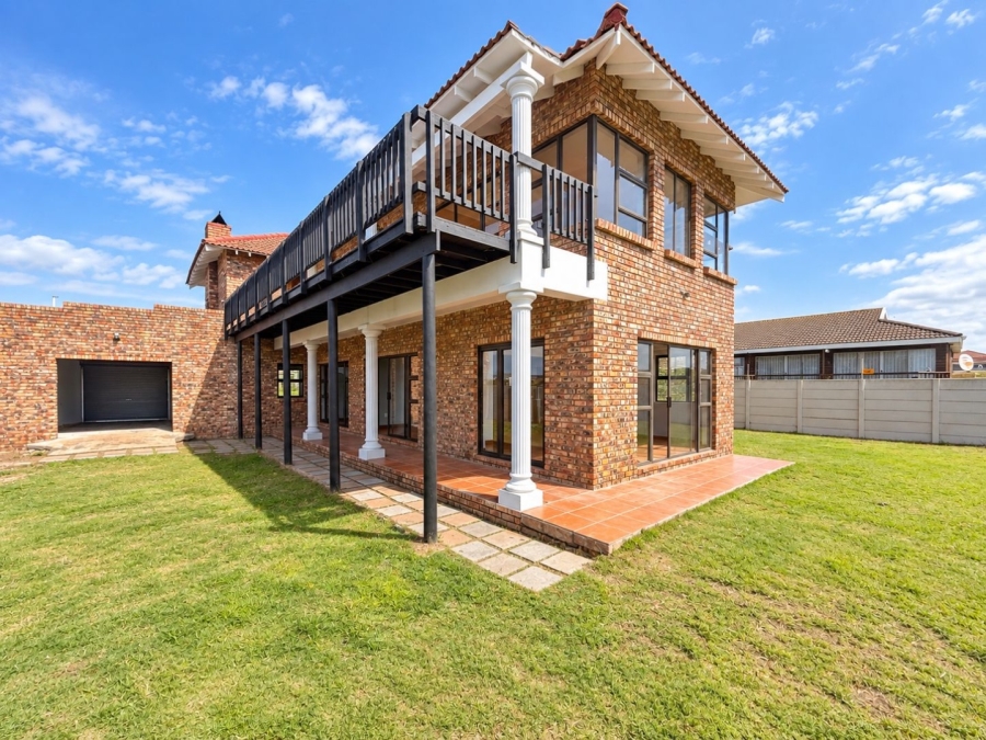 4 Bedroom Property for Sale in Bluewater Bay Eastern Cape